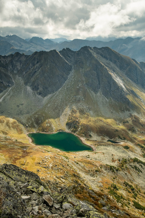 staudnhuckn:Lake Palfnersee (2,071 m), Mt. Feuersang (2,477 m)...