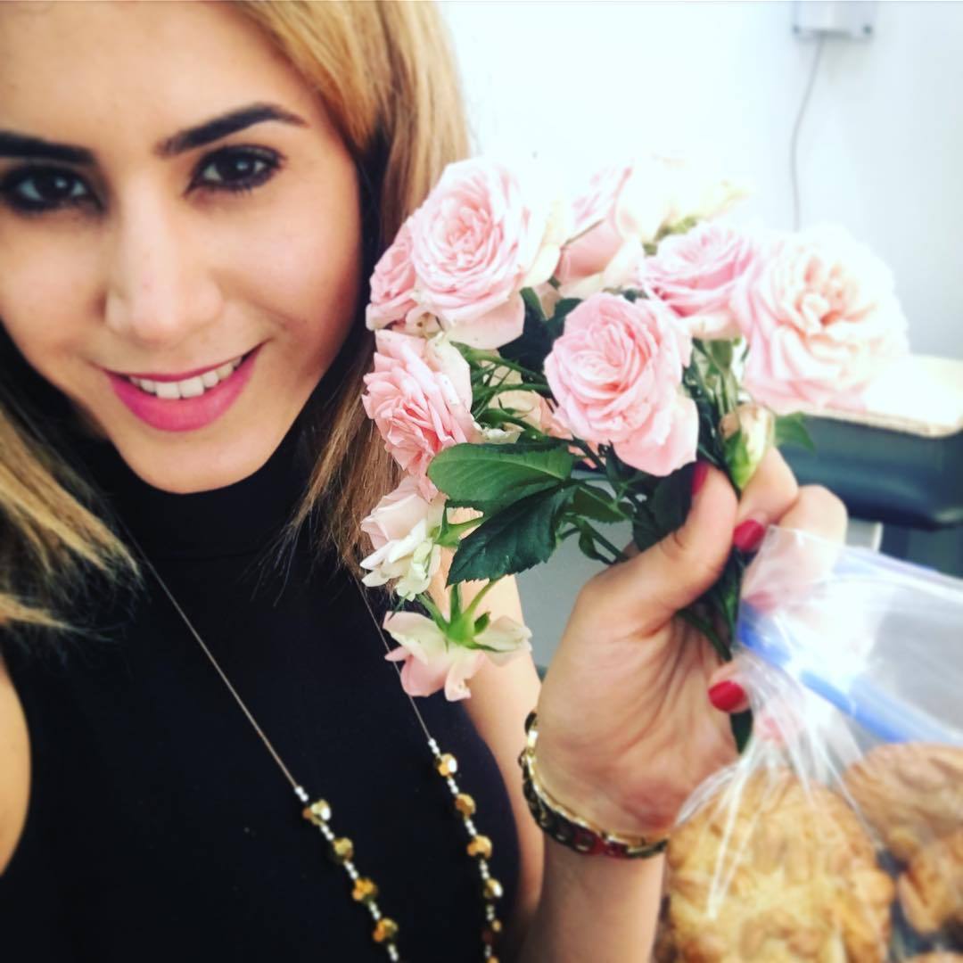 I love my job! ❤ “Fresh flowers and handmade cookies for tea break”Blessed to have such lovely patients 😇
Happy Wednesday everyone 🤗
Source: https://instagram.com/p/BYHmDG7jGe_/