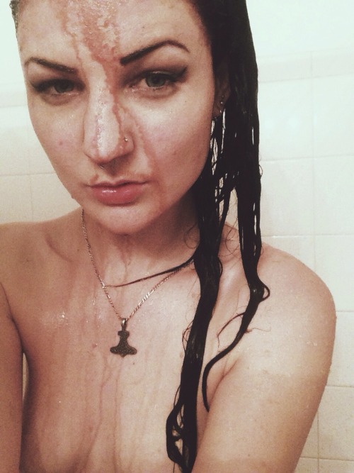 midnattenswidunder:I dyed some of my hair red. Couldn’t waste an...