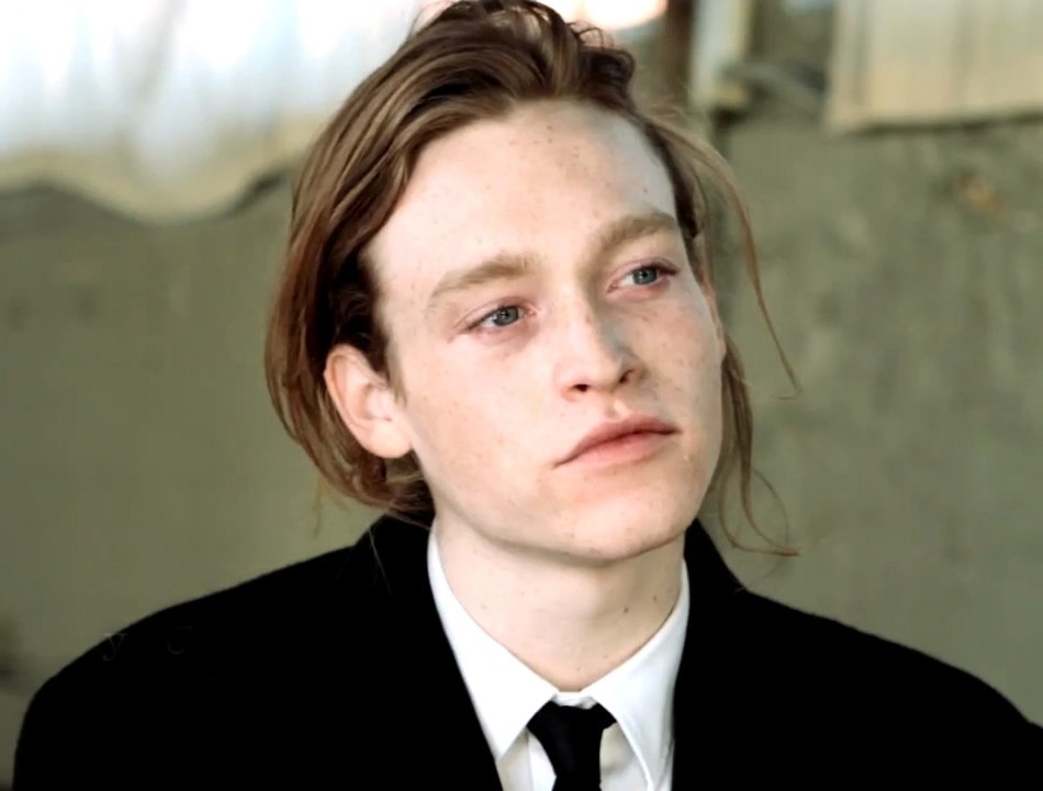 Ես սիրում եմ խիստ Caleb Landry Jones