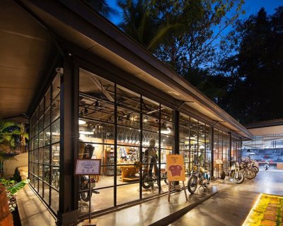 The Royal Enfield Garage Cafe / Studio Lotus 