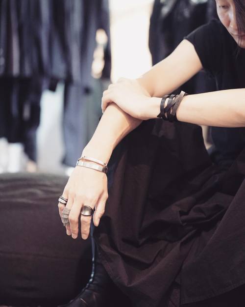 werkstattmünchen werkstattmunchen yohjiyamamoto streetsnap julius streetfashion streetstyle ヨウジヤマモト yohjiyamamotopourhomme darkfashion iolom japan ring blackfashion osaka fascinate jewelry