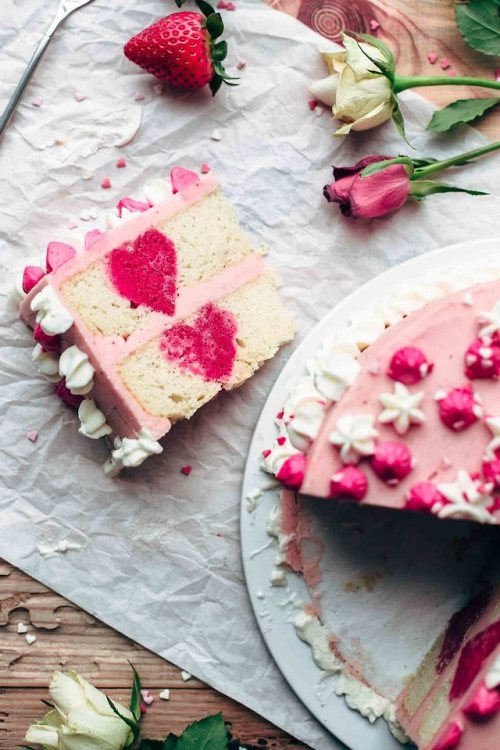 sweetoothgirl:WHITE CAKE WITH STRAWBERRY FROSTING FOR...