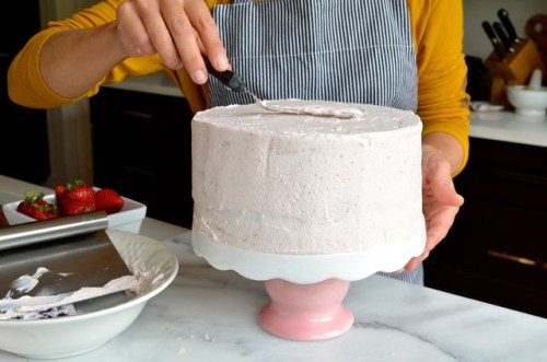 sweetoothgirl:Strawberry Sponge Layer Cake with Strawberry...