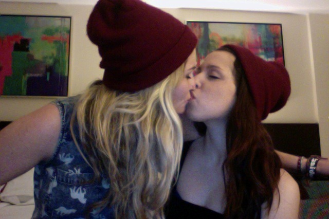 Lipstick lesbian strap on Lesbian fucking machine squirt