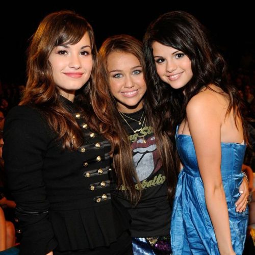 miley cyrus and selena gomez | Tumblr