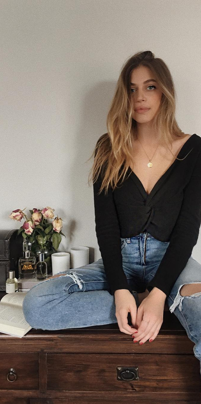 70+ Street Outfits that'll Change your Mind - #Beautiful, #Clothing, #Outfits, #Fashionista, #Streetstyle back to regular scheduled programming of weekends at home, too much coffee and packing for my next trip next week ;) what are you up to? share your weekend inspo with , AExME americaneagle , AEJeans , ad 
