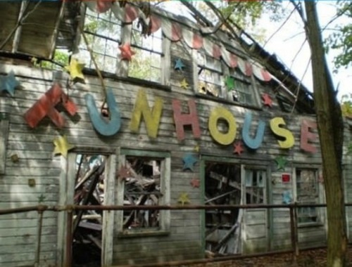 motionburnsthemood:Abandoned Amusement Park in New Orleans