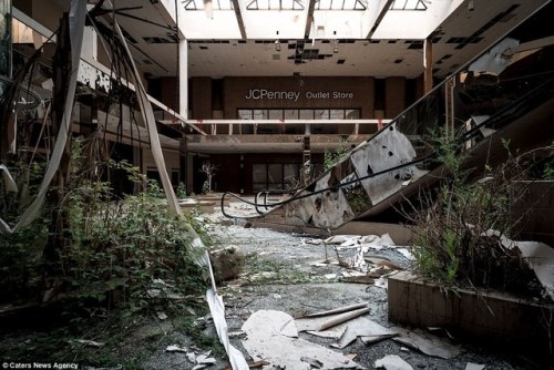 thesecretwondrousworld:Rolling Acres Mall, Akron, Ohio - USA