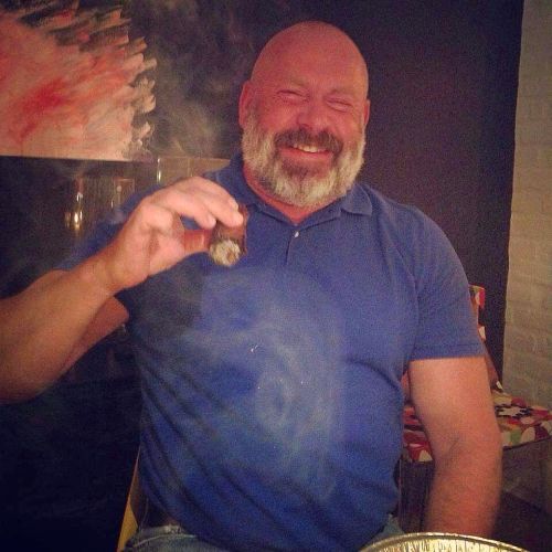 smokingandveryhot:daninrenton:cigardaddylover:https://www.c...