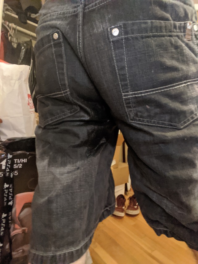 omorashi diaper mess