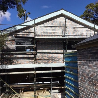 We were ready to finish off a big week with a full brick wash down at our Hunters Hill build, only to get nearly blown off the scaffold in this crazy Sydney wind 💨