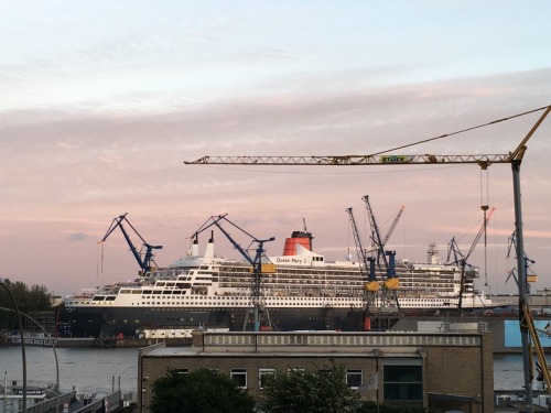 Hamburg im Juni, ohne Filter zur blauen Stunde.