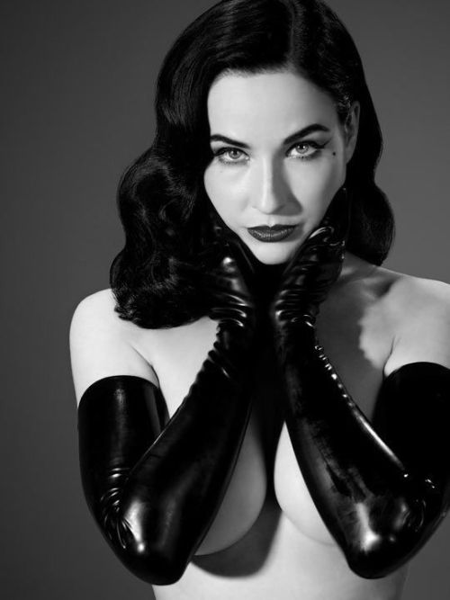 @Dita Von Teese