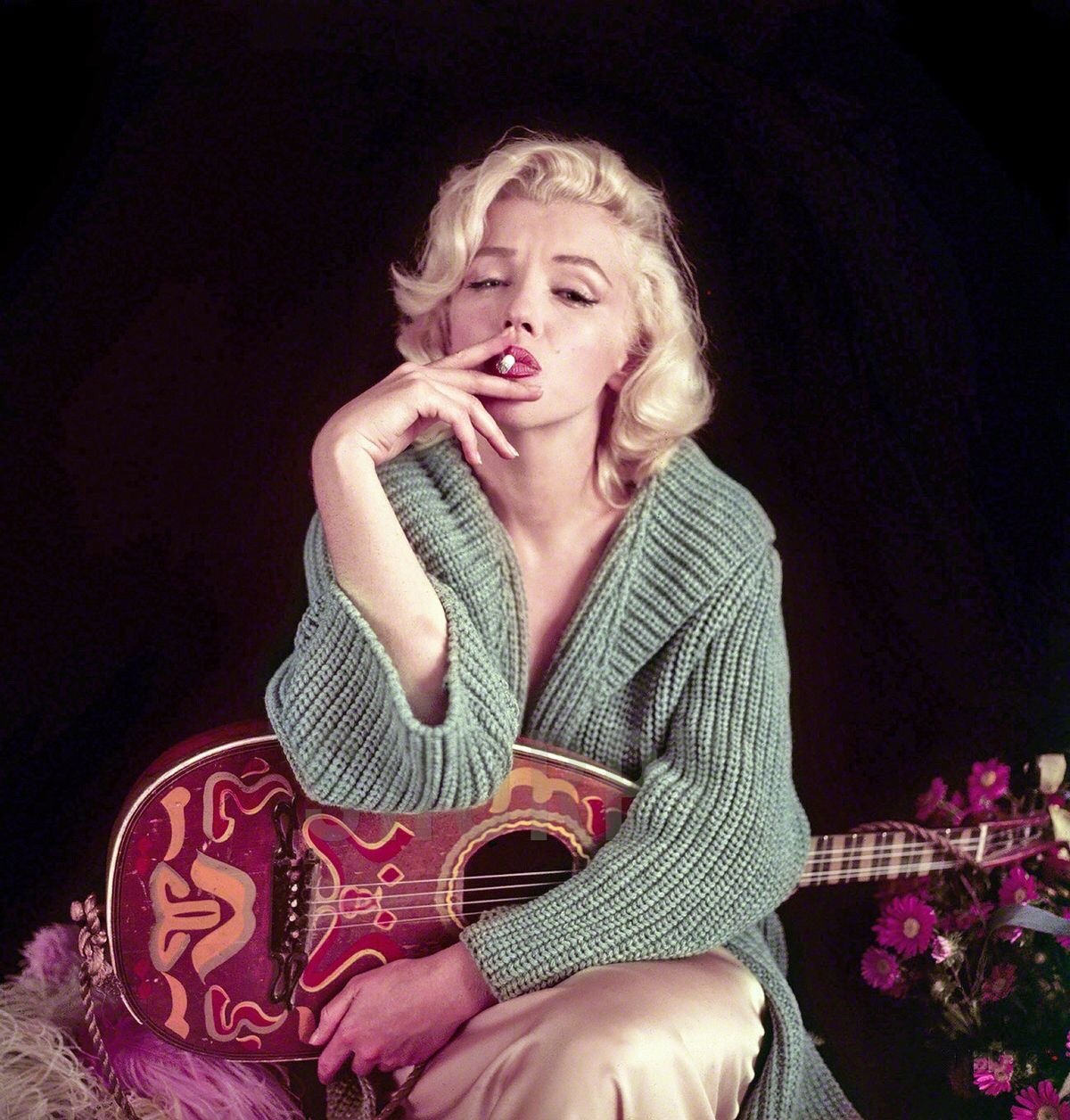 talesfromweirdland:
“Marilyn Monroe in 1953. Photo by Milton Greene.
(I posted a photo from this same session before.)
”