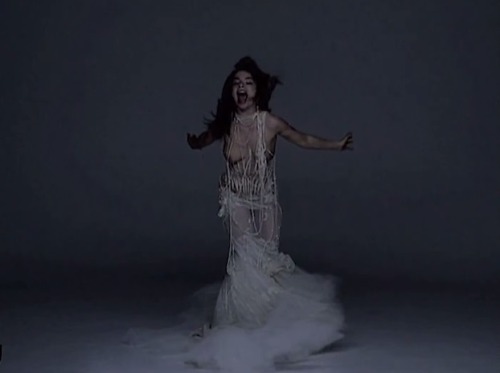 nomeolvidesamormio:Bjork in Pagan Poetry 