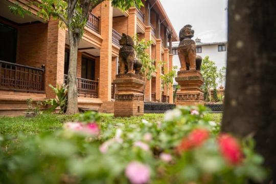 terracotta arts hotel chiang mai, where to stay in chiang mai
