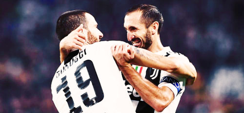 j-u-v-e:Leonardo Bonucci celebrates with Giorgio Chiellini...