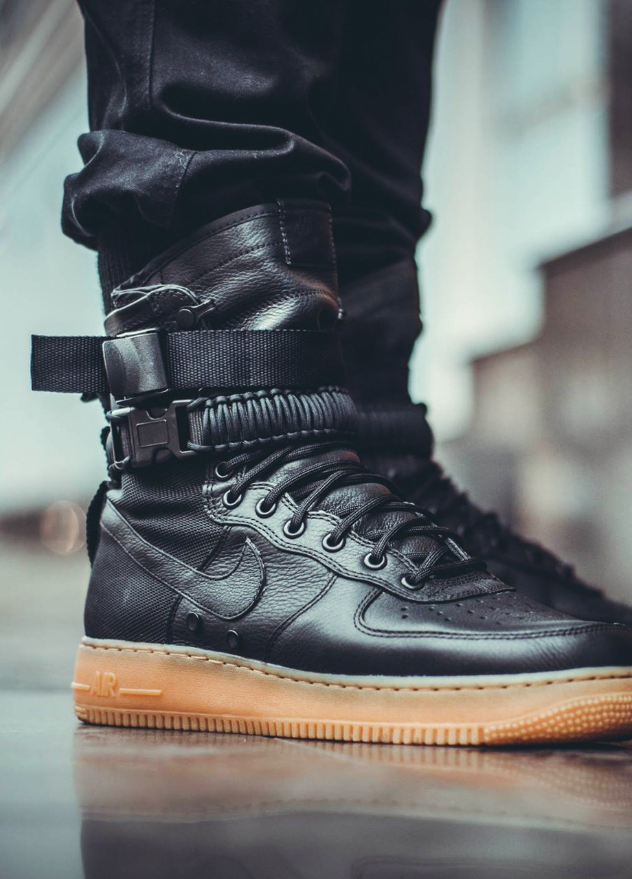 mens nike air force 1 black gum sole