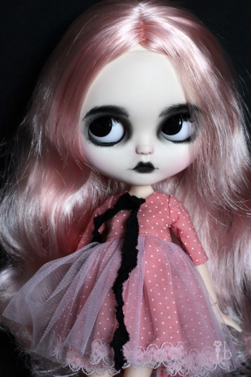 creepy blythe doll