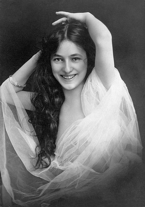 the-modern-edwardian:Evelyn NesbitEDITED! GOT A BETTER...