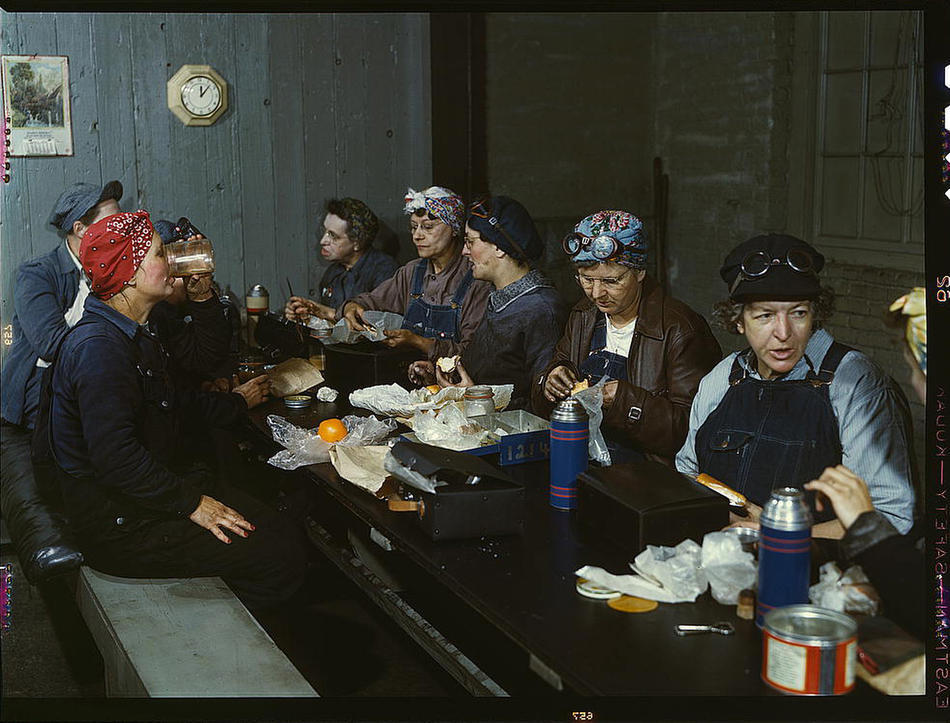 sweetappletea:
“ rouquinoux:
“ The real Bomb Girls in wartime in USA, in the 40’s.
”
HELL YEAH
”