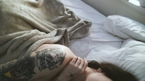 p-oison-lips:lonely days in bed