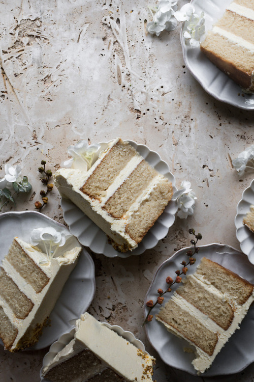 sweetoothgirl:VANILLA BEAN CHAMOMILE CAKE WITH HONEY...