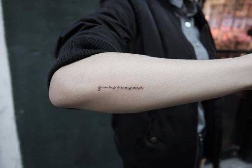 By MJ, done at West 4 Tattoo, Manhattan. http://ttoo.co/p/36285 mj;small;que sera sera;line art;languages;spanish tattoo quotes;tiny;ifttt;little;spanish;forearm;minimalist;quotes;fine line
