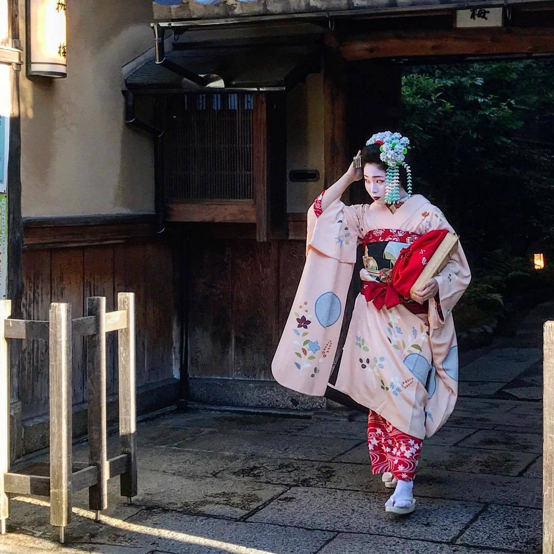 Geiko & Maiko — June 2017: Maiko Kohana (Masuume Okiya) of Gion...