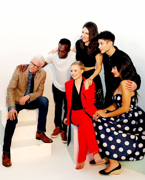 jane-sloan:The cast of NBC’s The Good Place attends the EW...