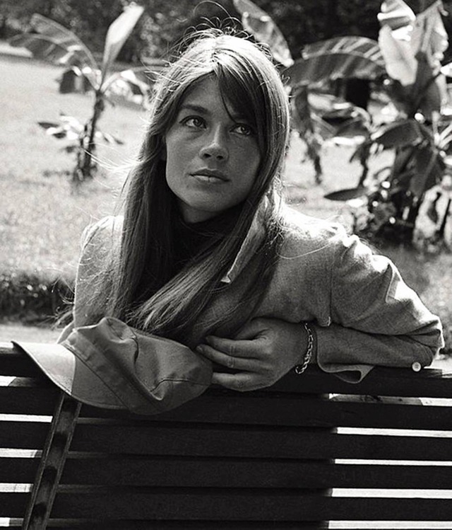Sixties — Françoise Hardy in the gardens of Milan,...
