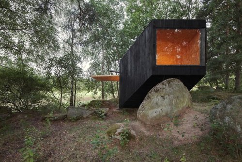 archatlas:Forest Retreat by Uhlik ArchitektiFor a moment,...