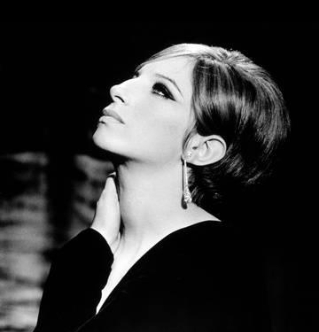 TRUE ZODIAC SIGNS — BARBARA STREISAND (24041942) KELLY