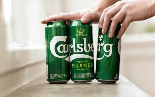 webofgoodnews:Carlsberg glues beer cans together becoming one...