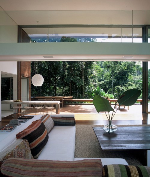 soleilglow:House in Iporanga by Arthur Casas // São Paulo,...