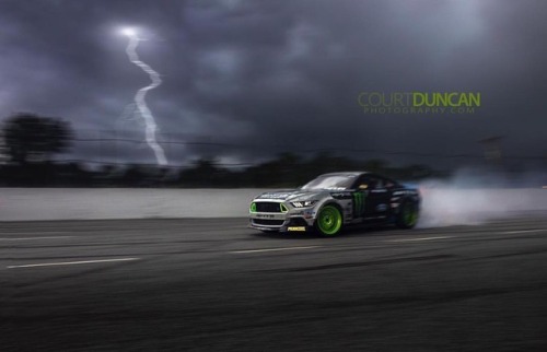 mustangfanclub:@vaughngittinjr drifting around Myrtle Beach...