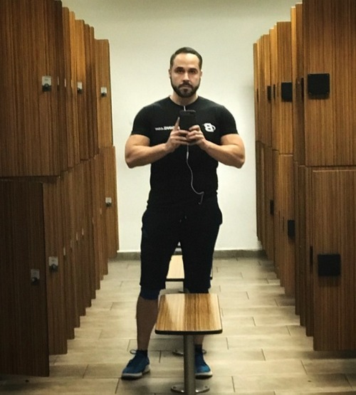 bigswolebro:Gym alone