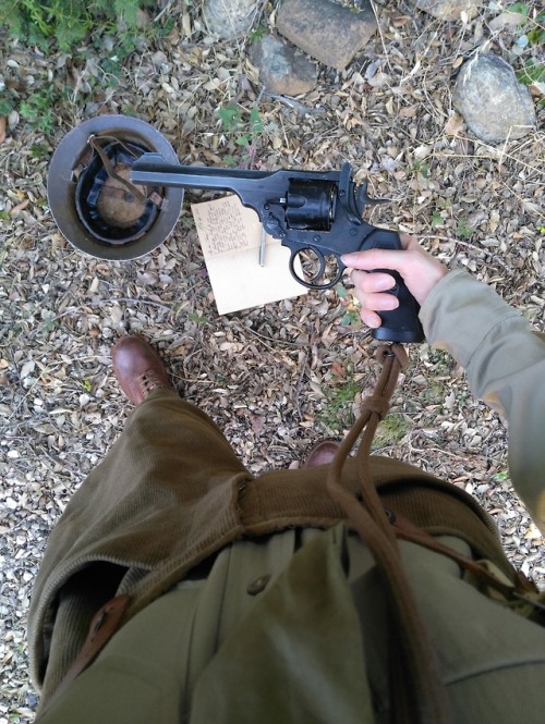 a-french-guardsman:A British officer writes a letter to an...