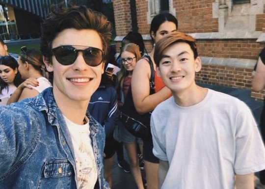 Shawn with fans in Perth