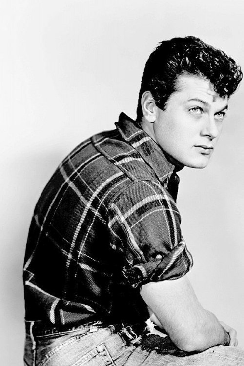 wehadfacesthen:Tony Curtis, c.1950