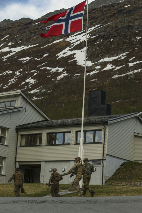 Norwegian Coastal Ranger Commandos (KJK) and U.S. Marines with...