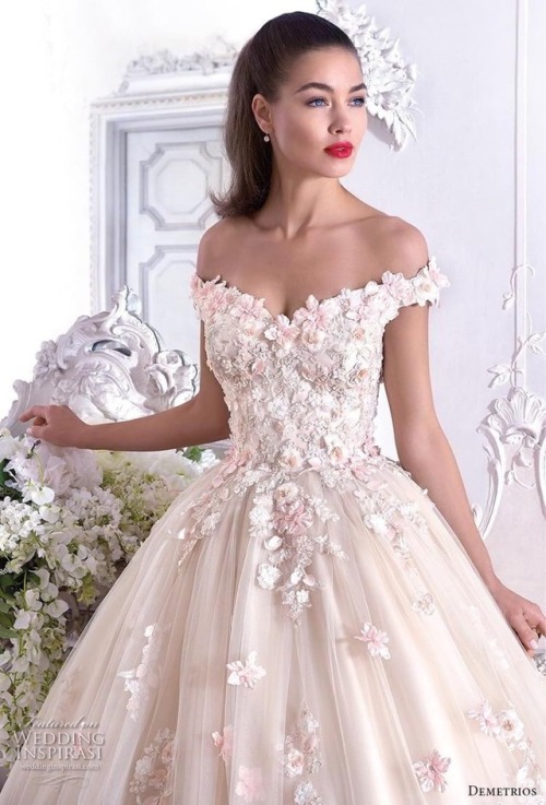 gabytaangeles:Wedding dress -...