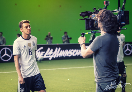 mercedesbenzfussball:Making of #ViveLaMannschaft - Teil 1 -...