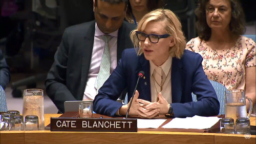 cocktail-sausages-and-wine:jojoroxye:Cate Blanchett -...