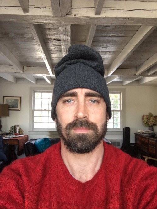 bluesilvara:leepacefansnetwork:“Happy holidays!#Christmas ...