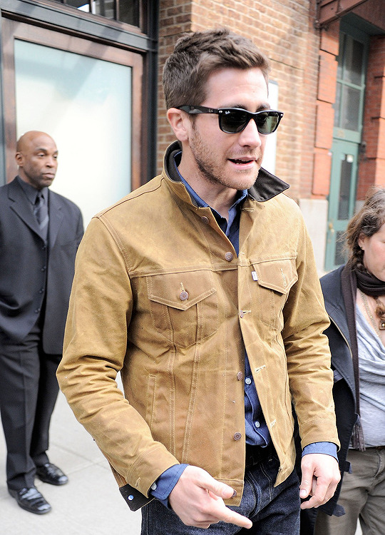 Jake Gyllenhaal Leaving His Hotel In New York City : Jake Gyllenhaal Daily