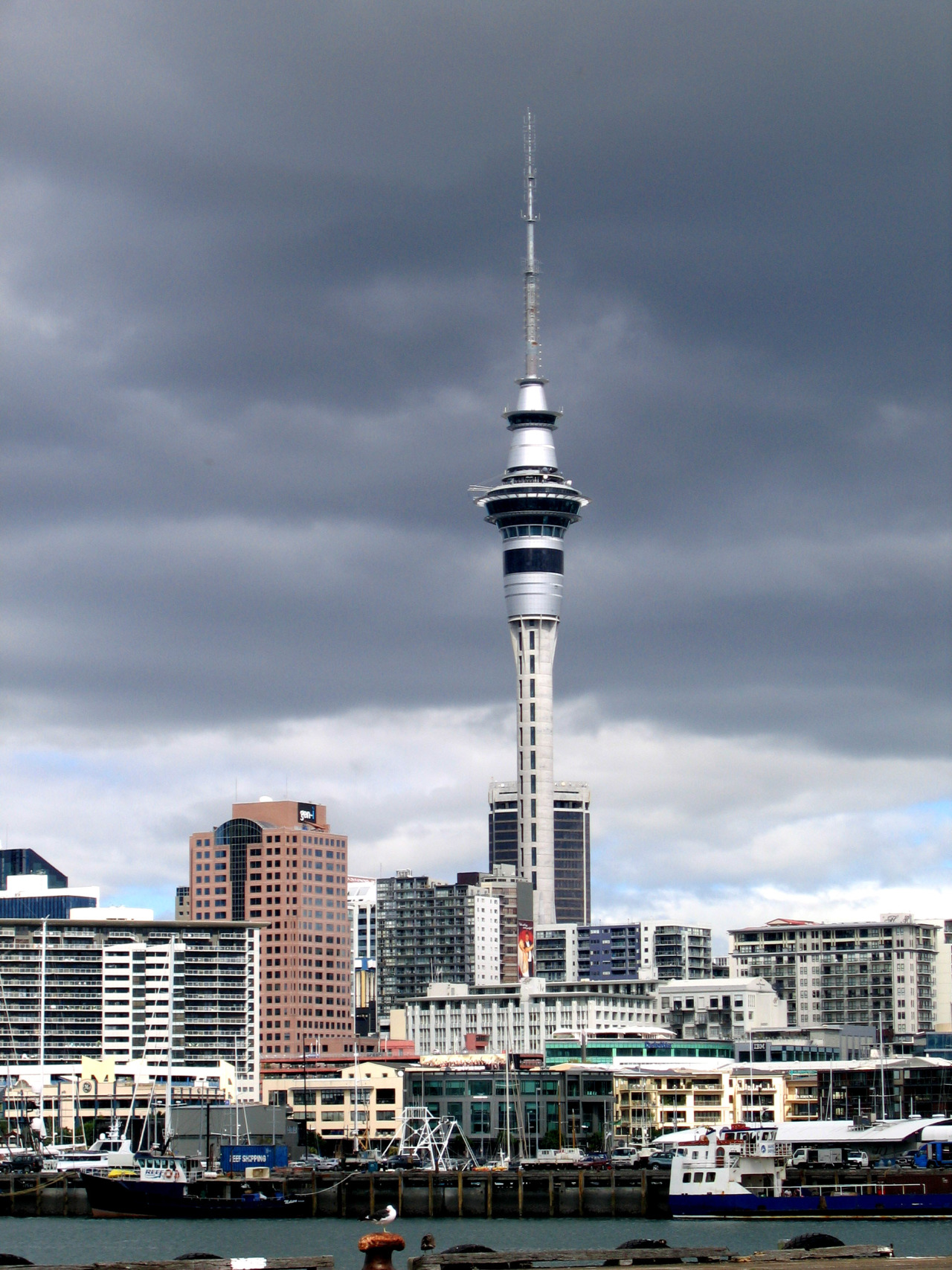 Space Needle, Seattle CN Tower, Toronto Sky Tower,... - MEGALOPOLIS