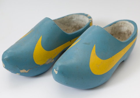 clogs nike