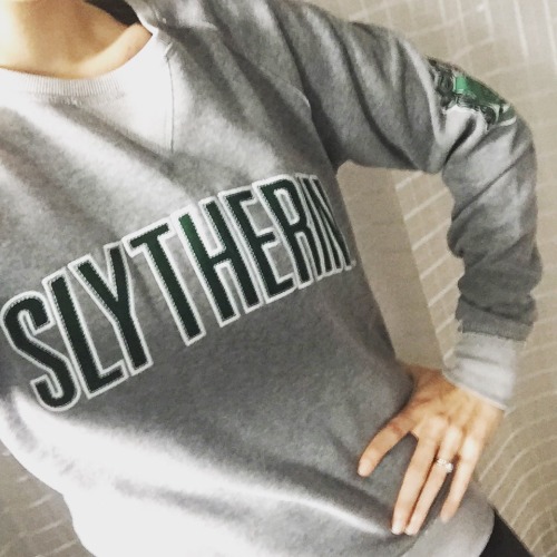 slytherin sweatshirt universal studios